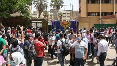 تجمع امام مراكز امتحانات الثانوية العامة في مصر 2020 كورونا جيتي