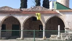 رفع العلم البيزنطي على مسجد في قبرص اليونانية- إعلام تركي