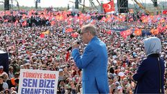 أردوغان يخاطب أنصار (الأناضول)