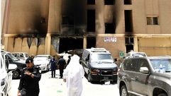 مشاهد من موقع المبنى العمالي في منطقة المنقف بعد كارثة اندلاع الحريق صباح اليوم والذي أسفر عن وفاة وإصابة العشرات - وكالة الأنباء الكويتية
