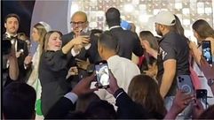 عمرو دياب- حفلة- صفع أحد الجمهور- إكس