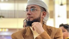 الشيخ محمد الكازمي.. إمام مسجد عمر بن الخطاب في عدن.. فيسبوك
