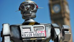 صورة تعود الى 23 نيسان/ابريل 2013 في وسط لندن لاطلاق حملة لحظر "الروبوتات القاتلة"