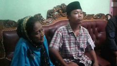 حقق صبي إندونيسي في الخامسة عشرة من العمر رغبته في الزواج من امرأة في الثالثة والسبعين في إحدى القرى