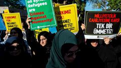 وقفة رافضة لترحيل اللاجئين السوريين باسطنبول- جيتي