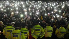 شرطيون يضربون طوقا أمنيا حول تحرك تكريمي لساره إيفرارد في لندن في 13 آذار/مارس 2021