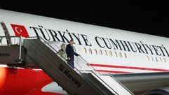 أردوغان ينزل من طائرته- تويتر