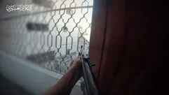مقاتل من القسام خلال استهداف جنود الاحتلال بأحد الكمائن- إعلام القسام