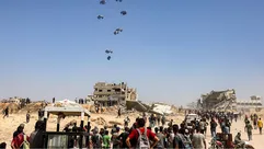 الإنزال الجوي فوق غزة- جيتي