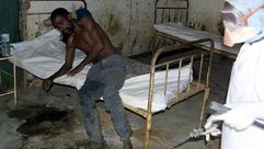 أحد المصابين بداء الايبولا أثناء حجره صحيا - أرشيفية
