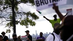احتجاجات بنيويورك بأمريكا على عنف الشرطة ضد السود - أ ف ب