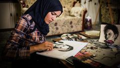 فنانة فلسطينية ترسم دوابشة بمساحيق التجميل
