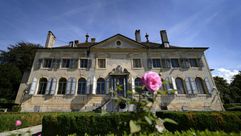 القصر المعروض للبيع في سويسرا