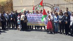 اعتصام لأهالي الفلسطينيين أمام الصليب الأحمر في القدس