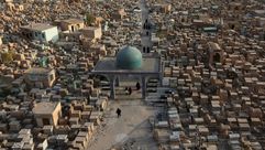 مقبرة "وادي السلام" أكبر مقبرة للمسلمين في العالم- رويترز