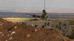 مركبة عسكرية أردنية تتمركز على الحدود مع سورية بالقرب من معبر الرمثا درعا- أرشيفية