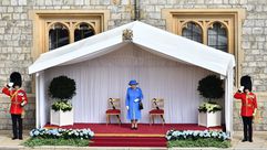 الملكة اليزابيث تنتظر ترامب جيتي