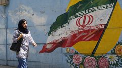 جدارية للعلم الإيراني في طهران - جيتي