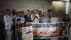 وقفة تضامنية بغزة مع الأسرى في سجون الاحتلال- الأناضول