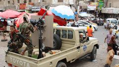 عناصر من الحزام الأمني المدعوم إماراتيا بشوارع عدن- جيتي