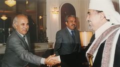 مع الشيخ الاحمر في باريس وفي الصورة  علي عبد السلام التريكي وزير الخارجية الليبي السابق