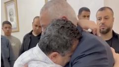 اسماعيل هنية مع أبنه عبد السلام - فيديو إكس