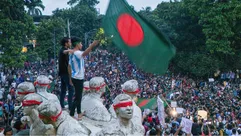 عشرات الآلاف في تظاهرة بالعاصمة دكا- جيتي