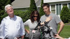 والدة الصحفي الأمريكي جيمس فولي بعد  إعدامه على يد داعش - AP