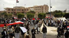 الحوثيون يغلقون شارع المطار وينصبون خياما أمام وزارتي الكهرباء والاتصالات بصنعاء - الأناضول