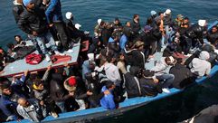 لاجئون سوريون يهربون من لظى الحرب ليلتهمهم موج البحر _ أرشيفية