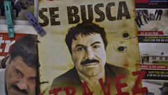 ملصق عليه صورة مهرب المخدرات المكسيكي الشهير "ال تشابو" غوزمان