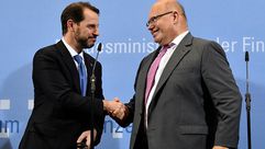 وزير الاقتصاد الالماني ووزير الخزانة التركي براءة البيرق برلين جيتي