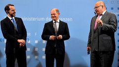 ألبيرق مع وزراء ألمانيا في برلين- جيتي