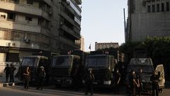 قوات مصرية بالقرب من السفارة الأمريكية بالقاهرة- جيتي