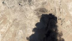 صورة قمر صناعي تظهر دخانًا كثيفا يتصاعد من منشأة معالجة النفط السعودية- أ