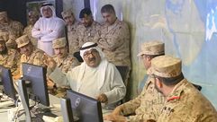 وزير دفاع الكويت ناصر  خلال تفقده مركز عمليات القوة الجوية وسلاح الدفاع الجوي كونا