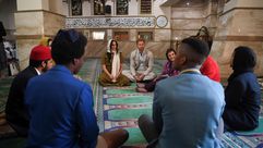 الامير هاري يزور مسجد في بريطانيا