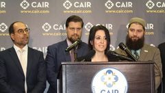 محامو ومسؤولو مجلس العلاقات الإسلامية الأمريكية "كير" في مؤتمر صحافي في واشنطن - ميدل إيست آي