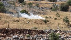تراشق بالقنابل الدخانية بين الجيش اللبناني وجيش الاحتلال بمزارع شبعا- فيسبوك