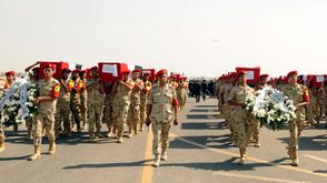 تشييع جثامين جنود مصريين قتلوا بتفجيرات سيناء ـ أ ف ب