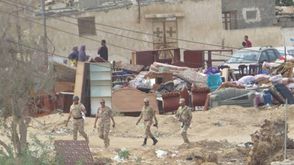 جنود مصريون خلال إخلاء منازل سكان رفح المصرية- شهاب