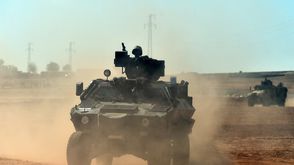 دبابات الجيش التركي على الحدود قرب بلدة عين العرب (كوباني) -  ا ف ب