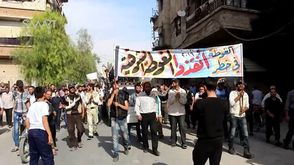 مظاهرات في الغوطة الشرقية تطالب بإنهاء الاقتتال بين الفصائل والتفرغ لقتال النظام - سوريا