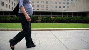 اظهرت دراسة جديدة ان الحمل يكاد يضاعف احتمال الاصابة بجلطة وعائية-دماغية لدى النساء الشابات (12 الى 