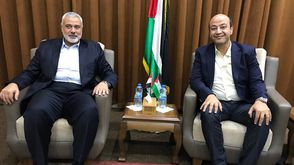 الإعلامي المصري عمرو أديب مع رئيس حركة حماس إسماعيل هنية في غزة