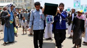 جنازة جماعية في بلدة صعدة في اليمن - جيتي