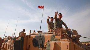 عناصر من الجيش التركي على أطراف مدينة منبج- جيتي
