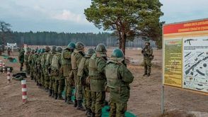 عناصر من الجيش الروسي خلال تدريبات على الأسلحة- الجيش الروسي