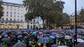 متظاهرون أمام مقر الحكومة البريطانية الاربعاء 18 أكتوبر