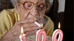 احتفال  تدخين  قرن  عجوز